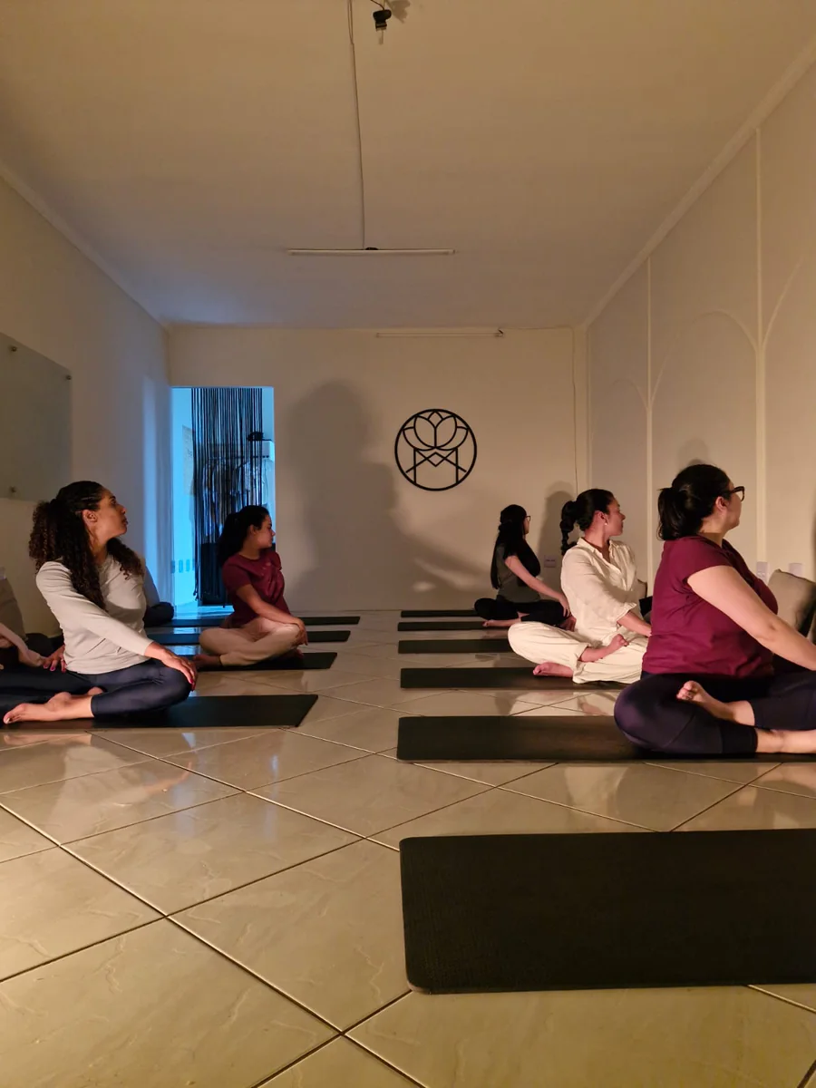 Aula de Hatha Yoga no Espaço Amar
